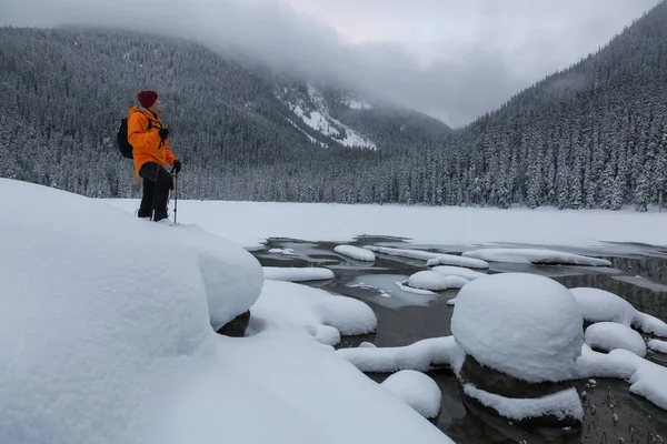 Macera Adam Güzel Kanada Manzara Karla Kaplı Keyif Alıyor Pemberton — Stok fotoğraf
