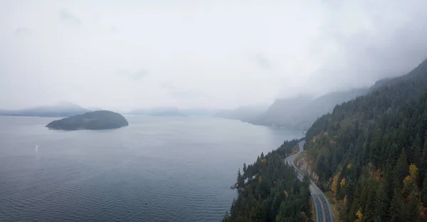 Antenne zee naar Sky Hwy in Howe Sound — Stockfoto