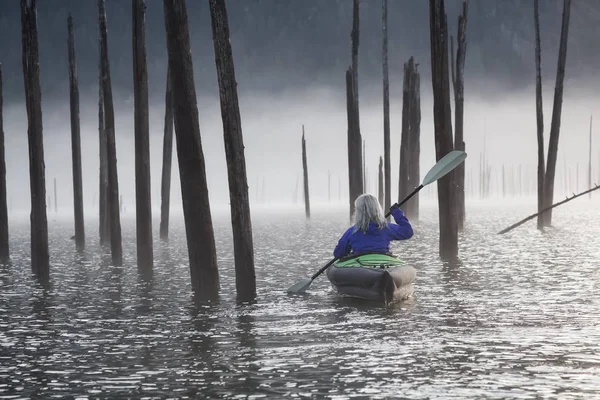 Kayak in un lago — Foto Stock