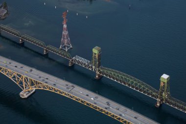 Demir işçi (ikinci daraltır) Köprüsü Vancouver, British Columbia, Kanada'nün havadan görünümü.