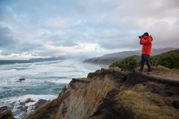 Fotografen Tar Bilder Utsikten Oregons Kyst Tatt Cape Kiwanda Pacific – stockfoto