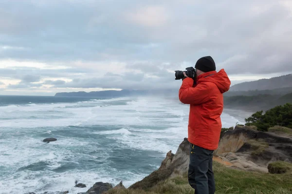 Fotógrafo Está Tirando Fotos Bela Vista Beira Mar Costa Oregon — Fotografia de Stock