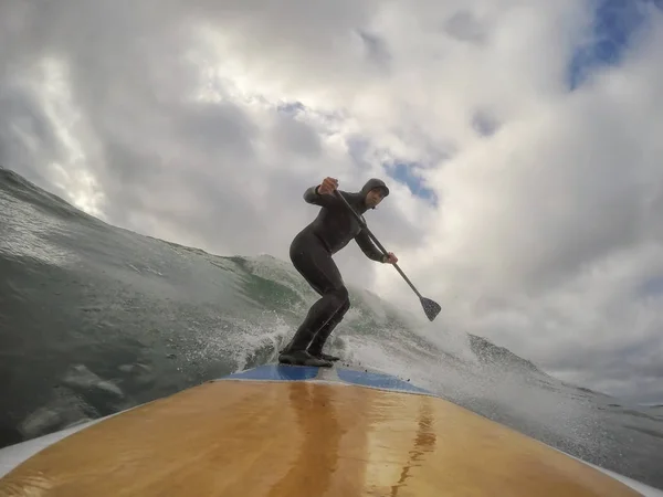 Man Een Standup Paddle Board Peddelen Oceaan Genomen Tofino Vancouvereiland — Stockfoto