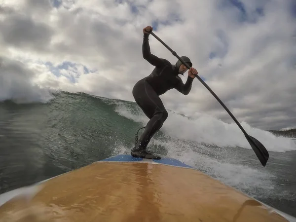 Uomo Uno Standup Paddle Board Sta Remando Nell Oceano Preso — Foto Stock