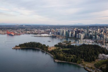 Stanley Parkı, kömür Limanı ve şehir şehir uçak hava manzara. Vancouver, British Columbia, Kanada alınan.