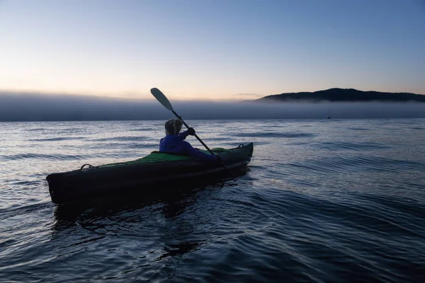 Adventurous Woman Sea Kayaking Inflatable Kayak Vibrant Winter Sunset Taken — Stock Photo, Image