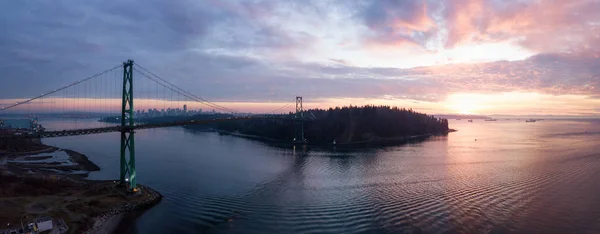 Vista Panorâmica Aérea Famoso Marco Lions Gate Bridge Com Horizonte — Fotografia de Stock