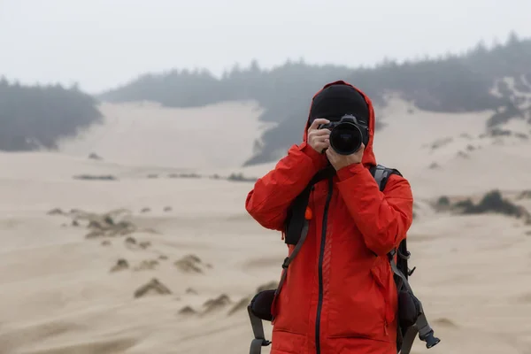 Photographer Taking Pictures Beautiful Landscape Taken Oregon Dunes National Recreation — Stock Photo, Image