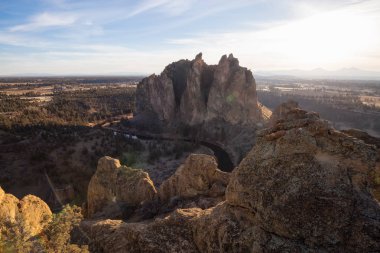Bir canlı kış gün boyunca güzel Amerikan manzara. Smith Rock, Redmond, Oregon, Kuzey Amerika'da alınan.