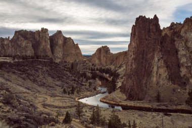 Bir canlı kış gün boyunca güzel Amerikan dağ manzarası. Smith Rock, Redmond, Oregon, Amerika'nın alınan.