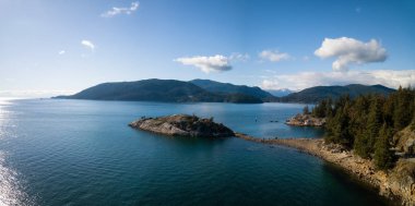 Whytecliff Park hava panoramik manzaralı canlı bir güneşli gün boyunca. Horseshoe Bay, Batı Vancouver, British Columbia, Kanada alınan.