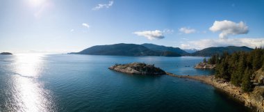 Whytecliff Park hava panoramik manzaralı canlı bir güneşli gün boyunca. Horseshoe Bay, Batı Vancouver, British Columbia, Kanada alınan.