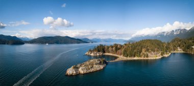 Whytecliff Park hava panoramik manzaralı canlı bir güneşli gün boyunca. Horseshoe Bay, Batı Vancouver, British Columbia, Kanada alınan.