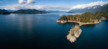 Whytecliff Park hava panoramik manzaralı canlı bir güneşli gün boyunca. Horseshoe Bay, Batı Vancouver, British Columbia, Kanada alınan.