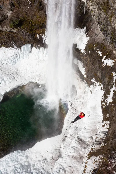 Adventurous Young Man Rappeling Steep Cliff Big Beautiful Waterfall Taken — Stock Photo, Image