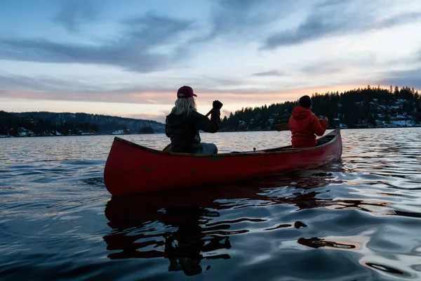 Couple Friends Wooden Canoe Paddling Inlet Surrounded Canadian Mountains Vibrant — Stock Photo, Image