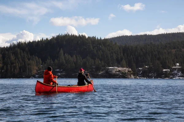 Flickan Och Mannen Paddling Solig Vinterdag Tagit Indiska Arm Deep — Stockfoto