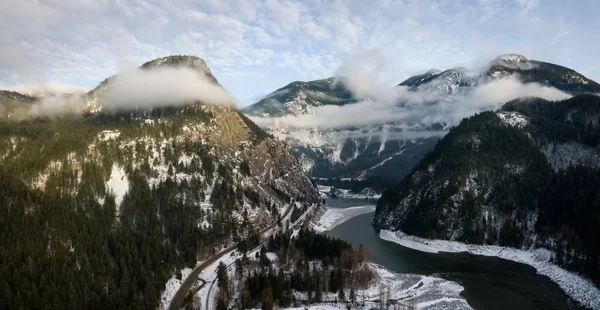 Letecký Pohled Krásné Kanadské Horské Krajiny Během Zimní Večer Vyfocené — Stock fotografie