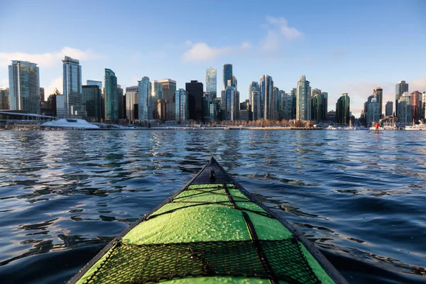 Kayak Paddle Boarding Coal Harbour Par Une Matinée Ensoleillée Animée — Photo