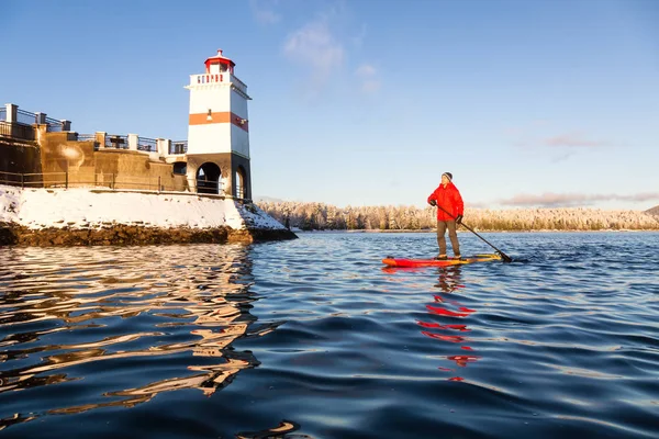 Man Paddle Barding Brockton Point Lighthouse Stanley Park Vibrant Winter — Stock Photo, Image