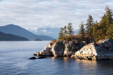 Güzel manzara görünümü of Whytecliff Park canlı bir gün batımı sırasında. Horseshoe Bay, Batı Vancouver, British Columbia, Kanada alınan.