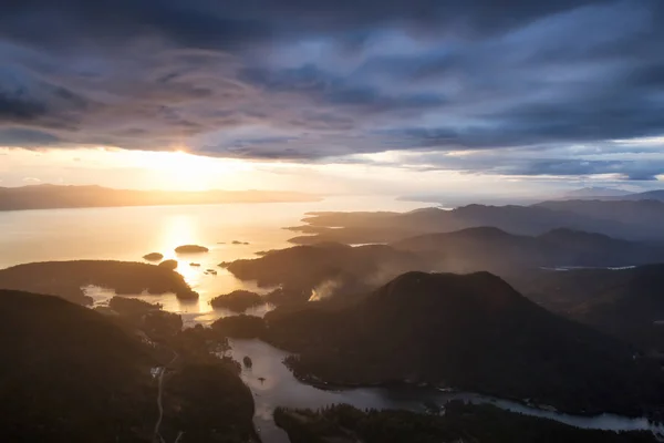 Luchtfoto Landschapsmening Van Sunshine Coast Tijdens Een Levendige Dramatische Zonsondergang — Stockfoto
