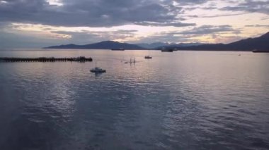 Bir canlı ve renkli yaz gün batımı sırasında güzel havadan görünümü Jericho Beach. Vancouver, British Columbia, Kanada alınan.