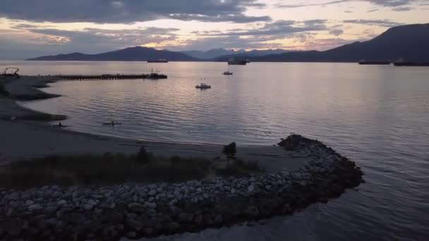 Hermosa Vista Aérea Playa Jericó Durante Una Vibrante Colorida Puesta — Vídeo de stock