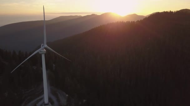 Letecký Pohled Větrné Turbíny Během Živé Pestré Letní Západ Slunce — Stock video