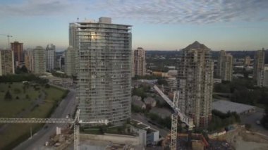 Banliyö alandaki ticari ve konut binalarının havadan görünümü. Surrey, büyük Vancouver, British Columbia, Kanada alınan.