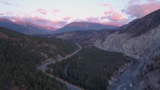 Bellissimo Drone Aereo Filmato Fiume Una Strada Panoramica Nella Valle — Video Stock