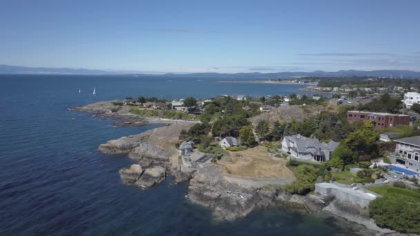 Aerial View Luxury Homes Top Rocky Shore Beautiful Pacific Ocean — Stock Video