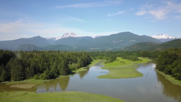 Widok Lotu Ptaka Pięknym Krajobrazem Howe Sound Pobliżu Miasta Squamish — Wideo stockowe