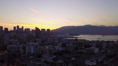 Banliyö alandaki ticari ve konut binalarının havadan görünümü. Surrey, büyük Vancouver, British Columbia, Kanada alınan.