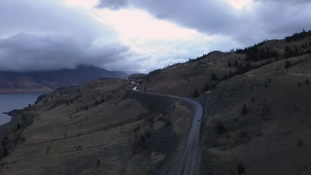 空中4K 无人机镜头的风景景观在一个戏剧性的日出 在加拿大不列颠哥伦比亚省的坎卢普斯附近拍摄 — 图库视频影像