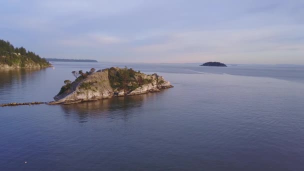 Aerial View Beautiful Rocky Shore Colorful Sunset Video Taken Whytecliff — Stock Video