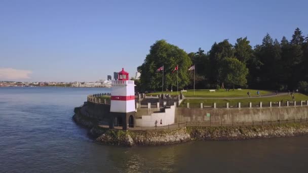 布罗克顿点灯塔在赤柱公园 温哥华市中心 不列颠哥伦比亚省 加拿大 在阳光明媚的日子里被带走 — 图库视频影像