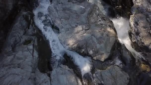 Mooie Rivier Die Loopt Een Rotsachtige Grot Huson Grotten Een — Stockvideo