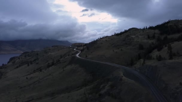 Doğal Peyzaj Dramatik Gün Doğumu Sırasında Hava Dron Görüntüleri Kamloops — Stok video