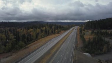 Bir otoyol olarak iç British Columbia, Kanada, havadan görünümü.