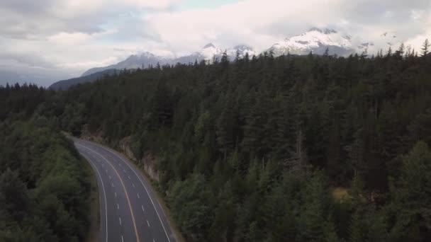 Luchtfoto Een Mooie Schilderachtige Highway Route Omgeven Door Canadese Bergen — Stockvideo