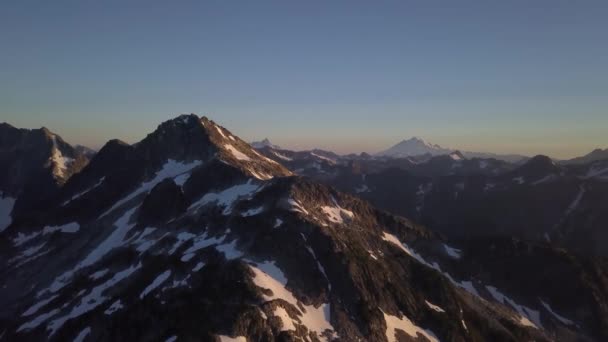 Veduta Aerea Del Bellissimo Paesaggio Montano Canadese Durante Tramonto Estivo — Video Stock