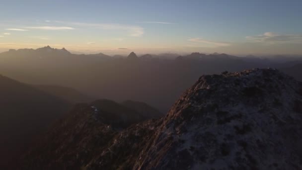 Letecký Pohled Krásné Kanadské Horské Krajiny Během Barevné Živé Letní — Stock video