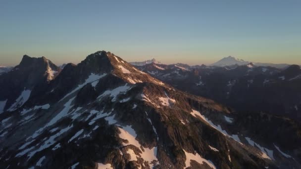 Letecký Pohled Krásné Kanadské Horské Krajiny Během Barevné Živé Letní — Stock video