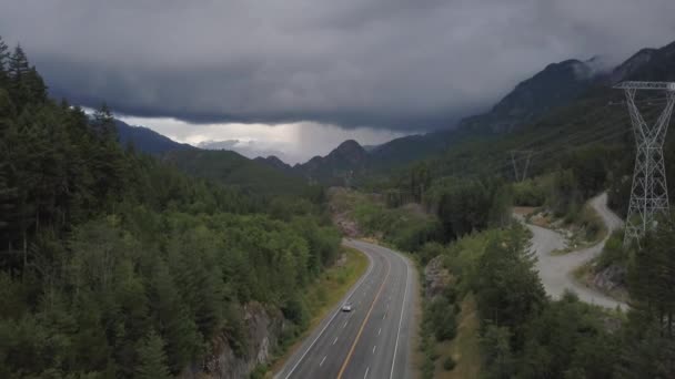 Vue Aérienne Une Route Panoramique Dans Vallée Entre Les Montagnes — Video