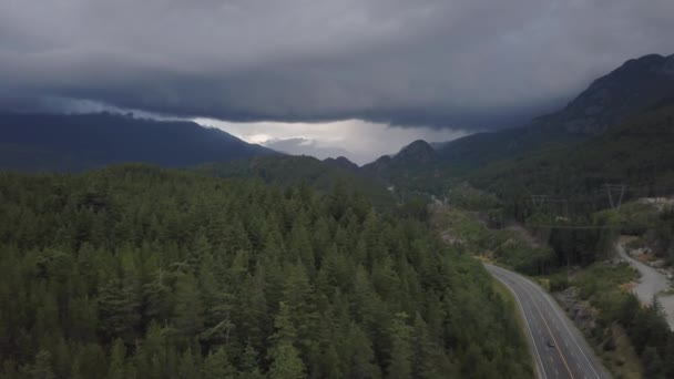 Luftaufnahme Einer Malerischen Route Tal Zwischen Den Bergen Während Eines — Stockvideo