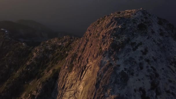 Vista Aérea Bela Paisagem Montanhosa Canadense Durante Pôr Sol Colorido — Vídeo de Stock