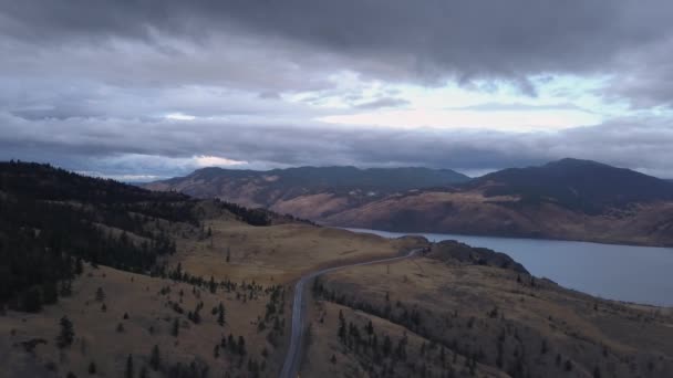 Vista Aérea Del Dron Una Carretera Panorámica Que Atraviesa Interior — Vídeos de Stock