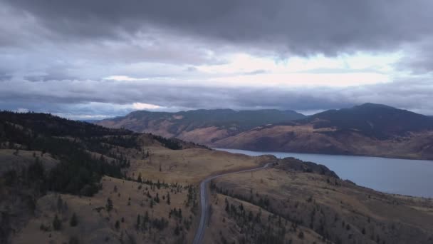 Vista Aérea Del Dron Una Carretera Panorámica Que Atraviesa Interior — Vídeos de Stock