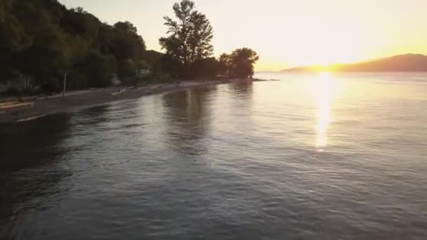 ビーチで鮮やかな夏の夕日の美しい撮 スペインの銀行は バンクーバー ブリティッシュ コロンビア州 カナダでの撮影 — ストック動画